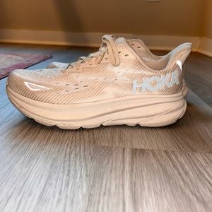 Hoka Clifton 9, like new / gently used, size 8.5 women